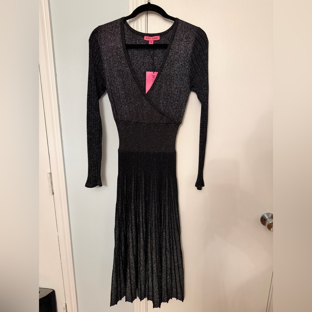 Betsey Johnson Black Metallic Long Sleeve Pleated Midi Dress